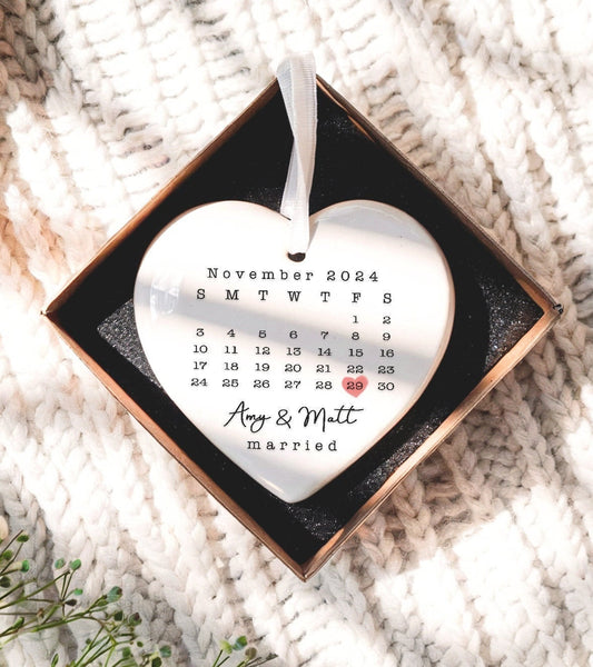 Married Ornament, Wedding Gift, Wedding Date ornament, Heart Calendar, Anniversary Gift, Our First Christmas, Newlywed Gift, Wedding Gift