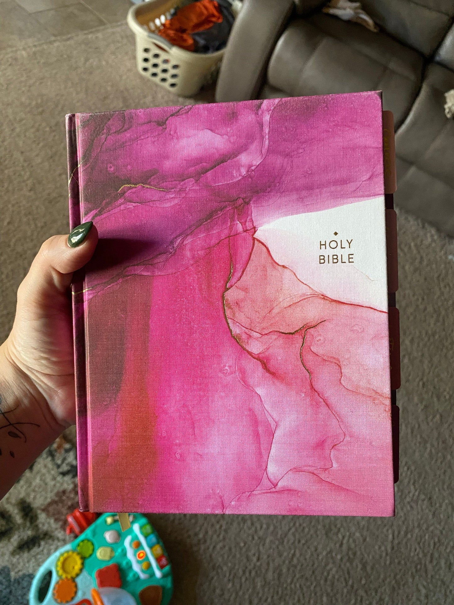 Gorgeous NIV Pink Marble Bible with TABS, Cloth over Board, Art Gilded Edges, Red Letter, Comfort Print
