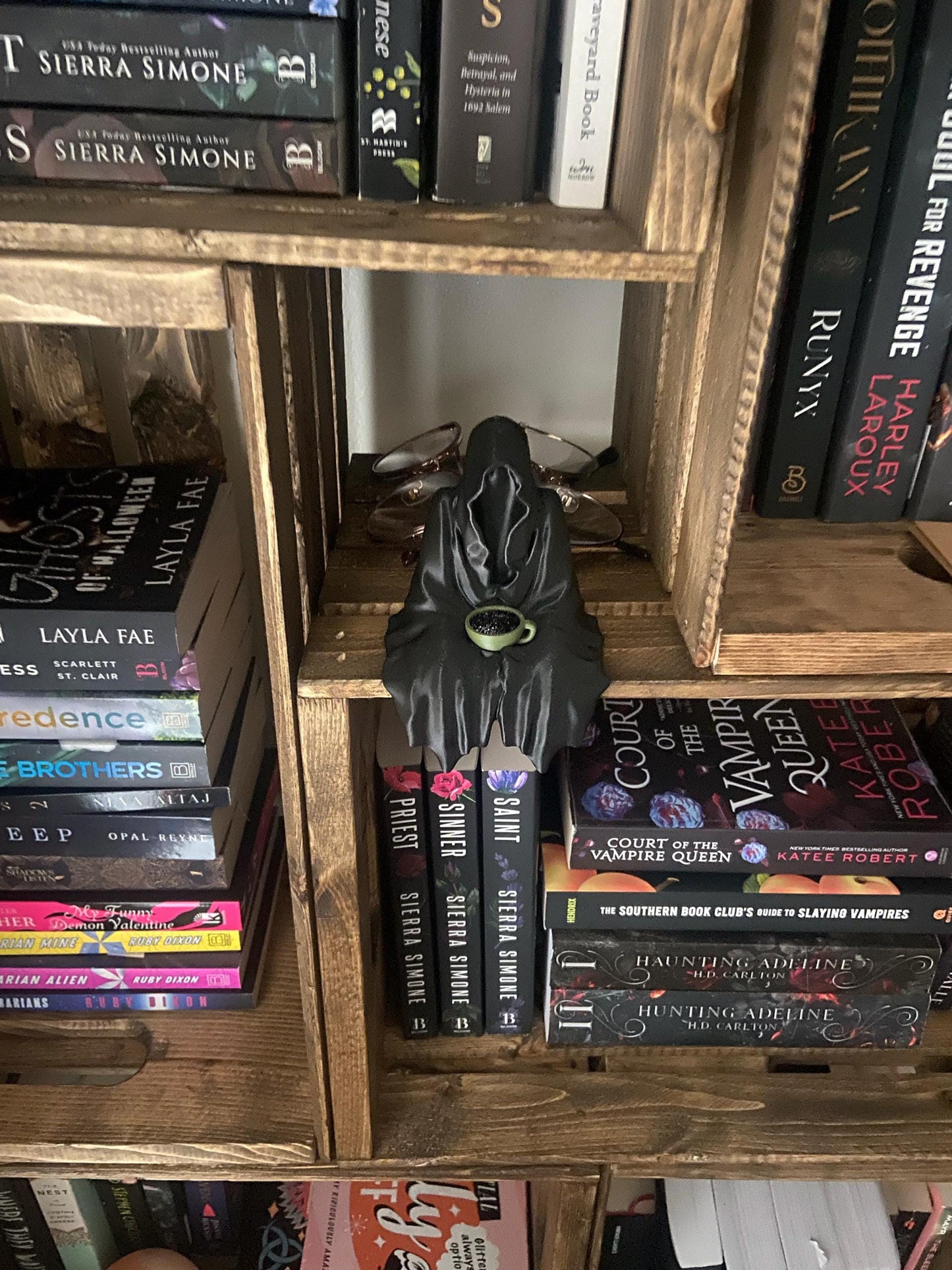 ACOTAR Suriel Bookshelf Accessory | Velaris Ghost Fantasy | Suriel Tea Court of Thorns