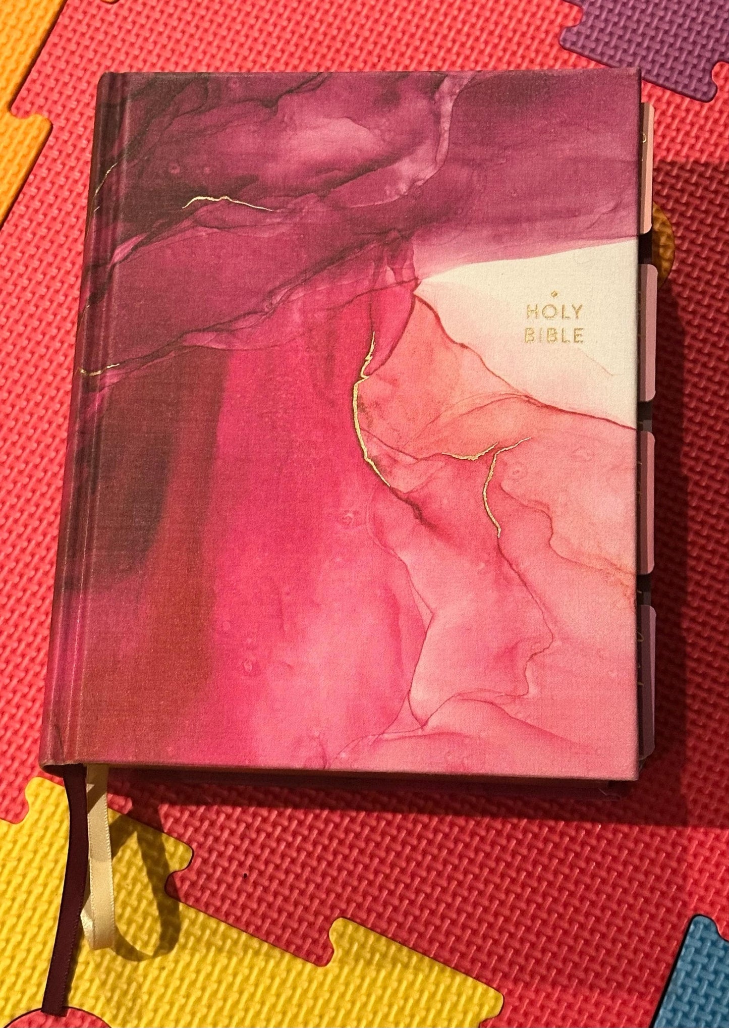 Gorgeous NIV Pink Marble Bible with TABS, Cloth over Board, Art Gilded Edges, Red Letter, Comfort Print