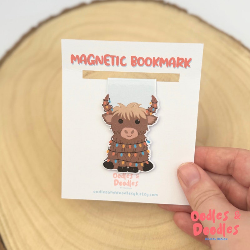 Festive Highland Cow Magnetic Bookmark | Fairy Lights Highland Cow | Page Marker | Reader Gift | Bookworm | Reading Accessories | Cow Lover