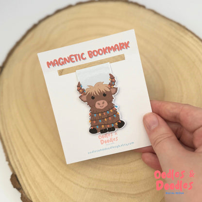 Festive Highland Cow Magnetic Bookmark | Fairy Lights Highland Cow | Page Marker | Reader Gift | Bookworm | Reading Accessories | Cow Lover